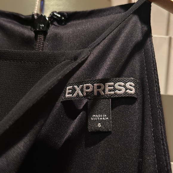 Long lined black sleeve less dinner dress zipper back up to mid back - Picture 4 of 5